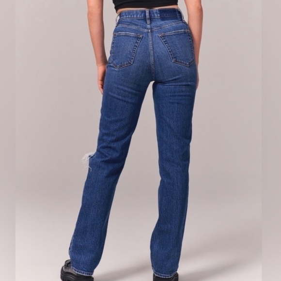 Abercrombie & Fitch Curve Love Ultra High Rise 90s Straight Jean - Picture 2 of 9